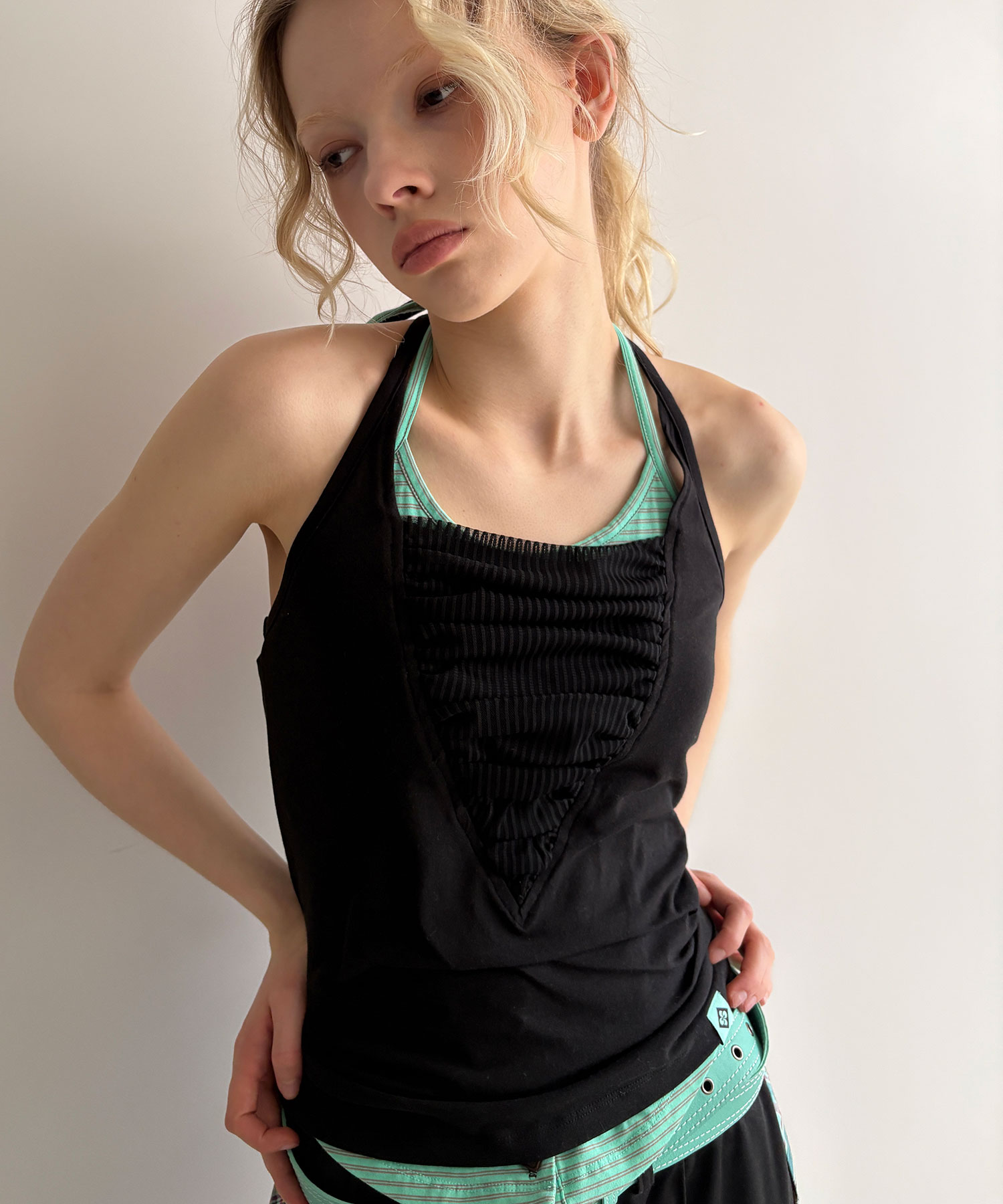 LACE STRAP HALTER TOP / black