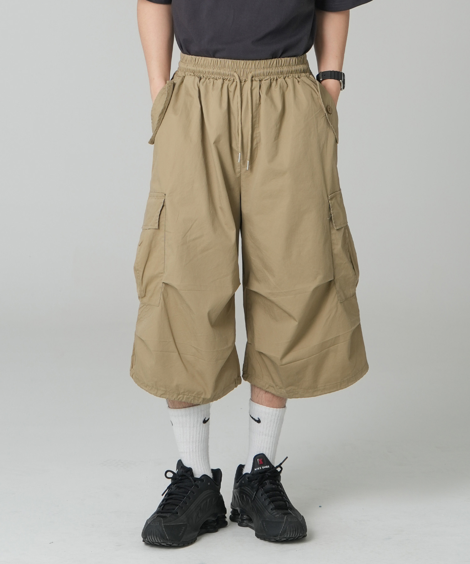 UNISEX TWOWAY WIDE CARGO PARACHUTE SHORT PANTS_BEIGE