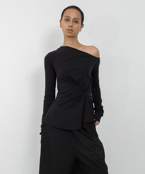 INCLINE ONE SHOULDER LONG SLEEVE BLACK