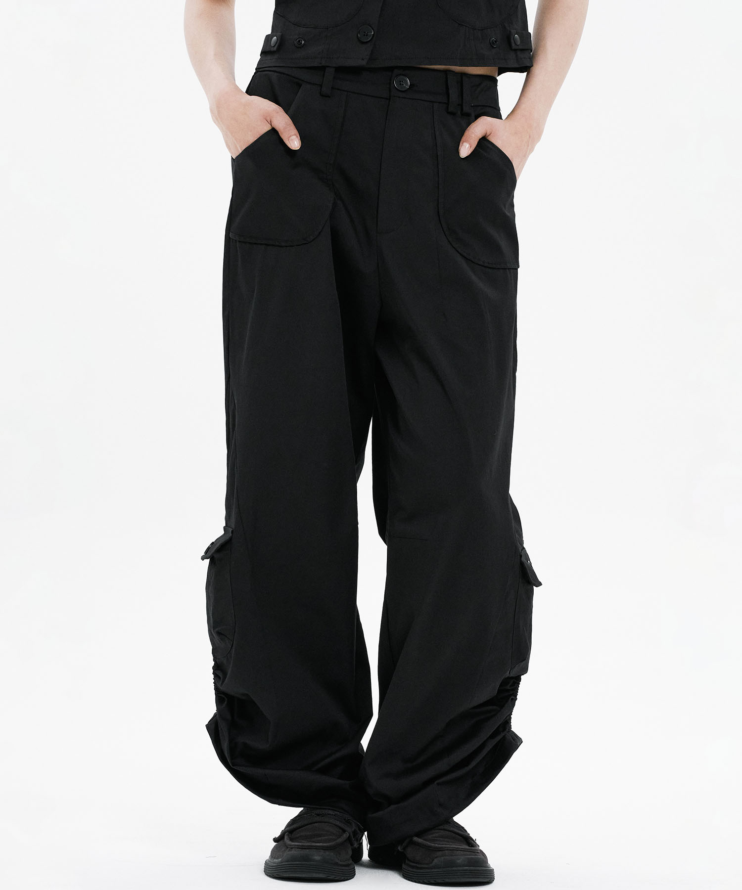 Side shirring pocket wide pants BLACK