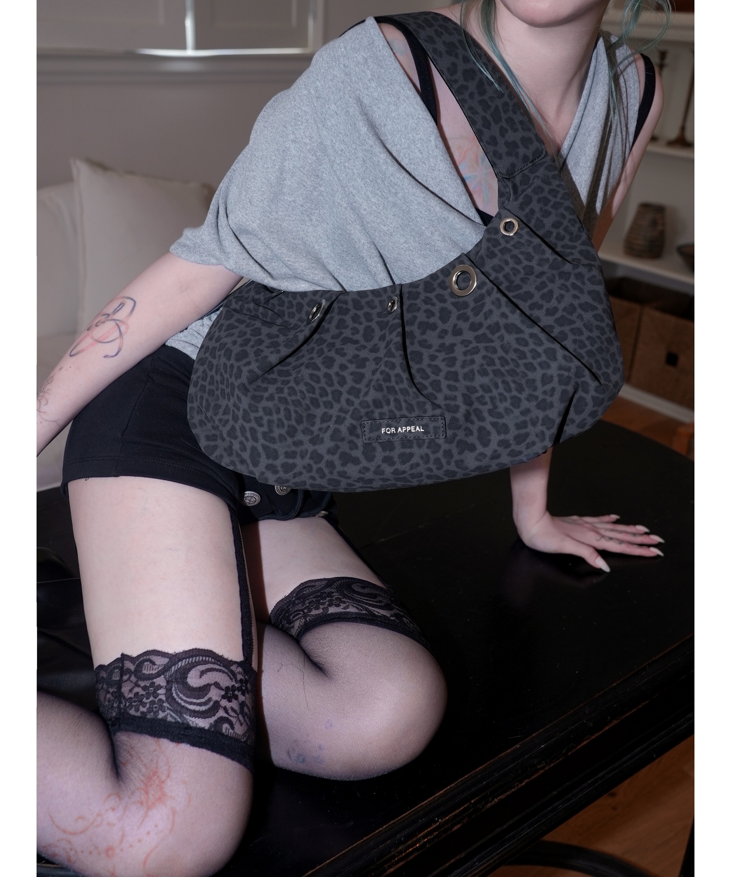 Carry light hobo bag leopard black