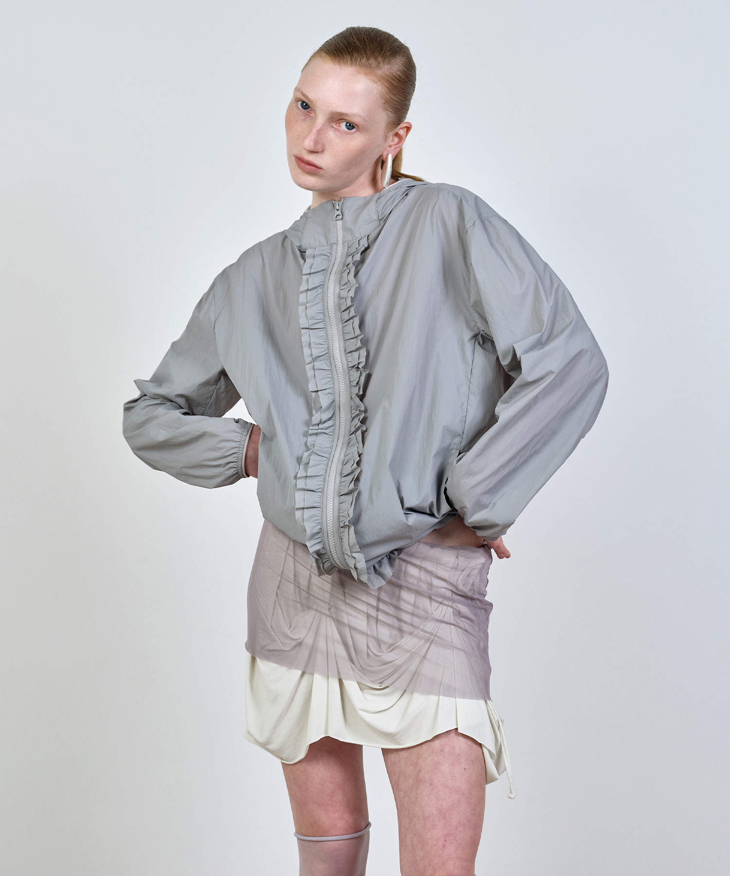 RUFFLE WIND BREAKER LIGHT GRAY