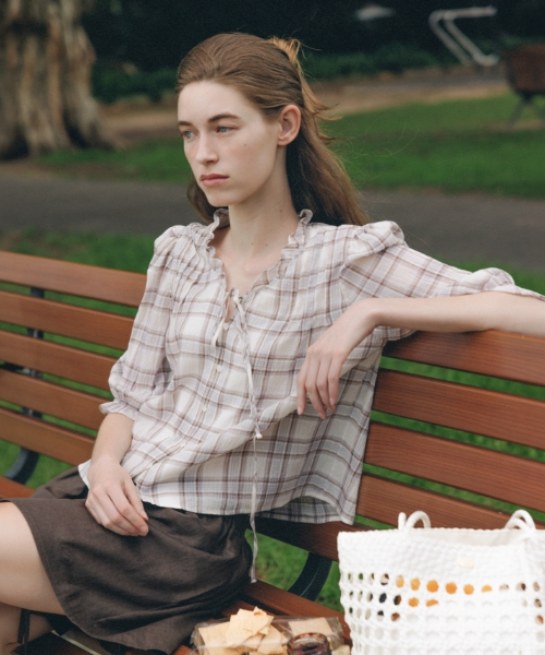 Блузка с оборками, галстуком и клетчатым принтом [Beige]