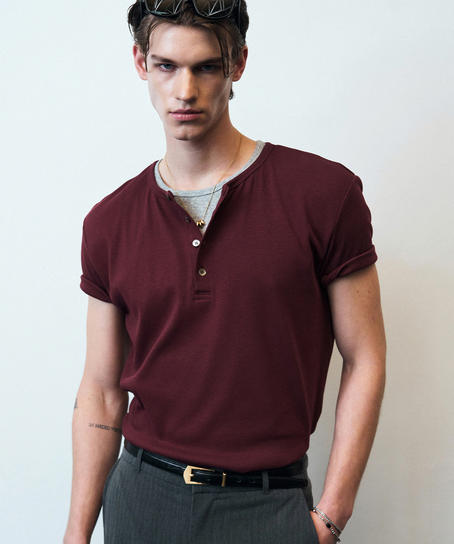 DOUBLE LAYERED RIBBED HENLEY NECK HALF T-SHIRT [BURGUNDY]