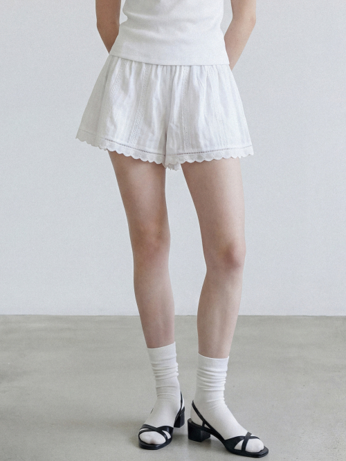 Хлопковые кружевные шорты White