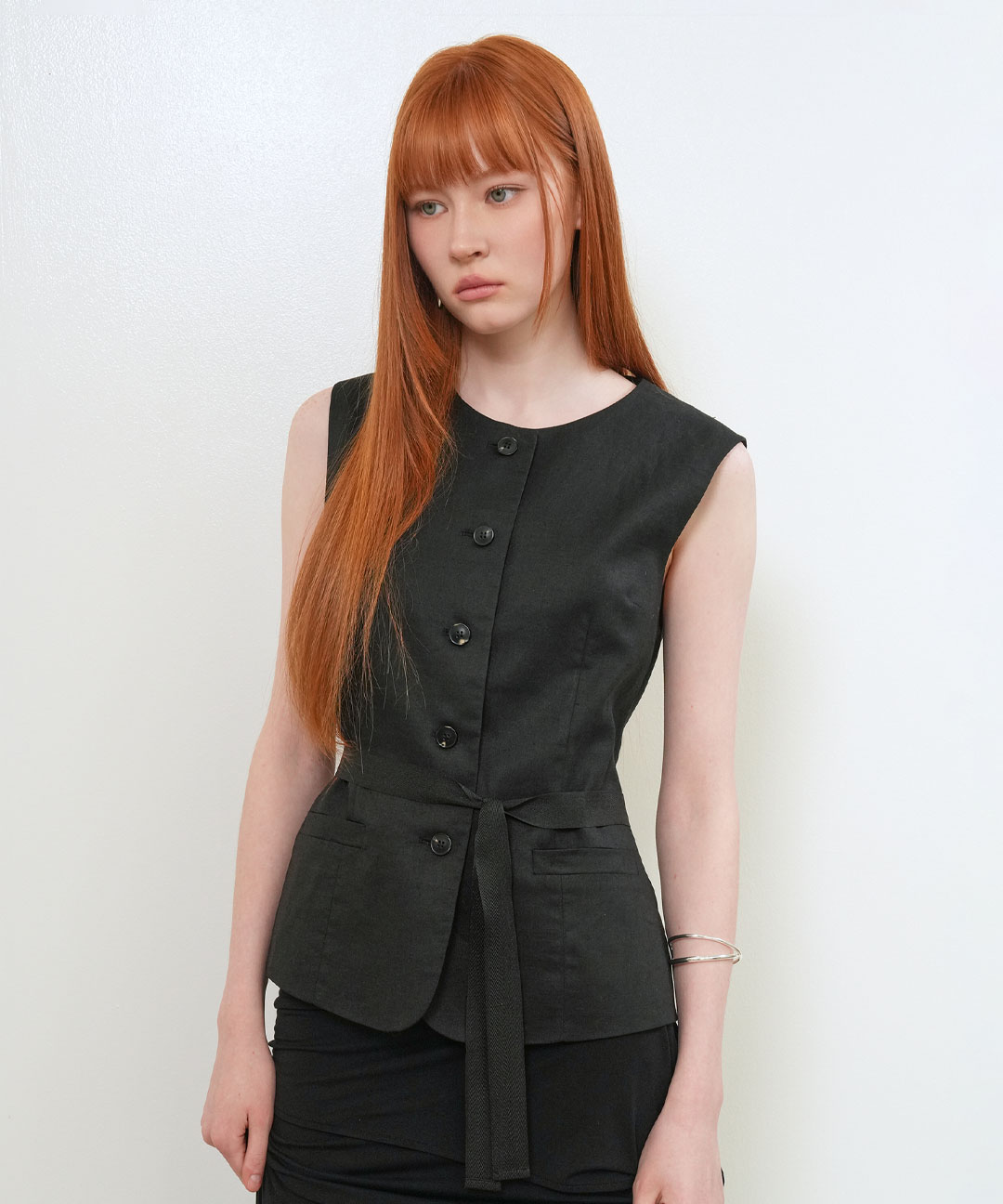 woman linen classic vest [black]