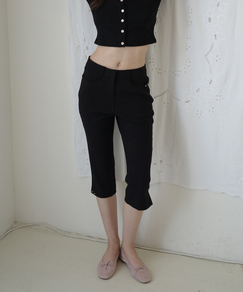Studded capri pants_ black