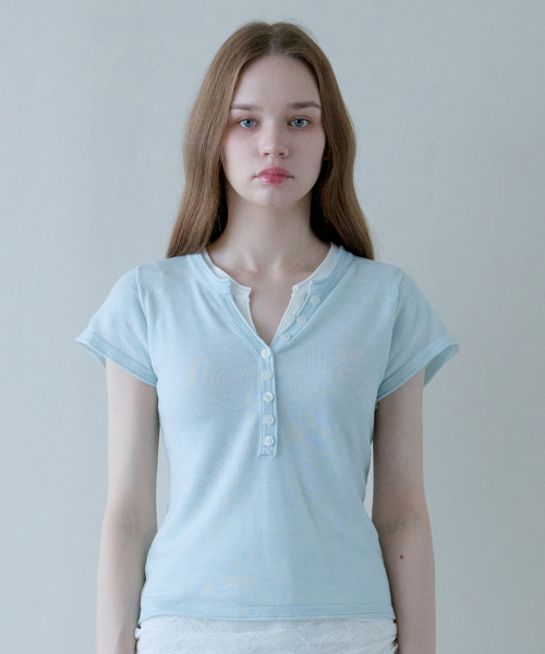 SLIT SOFT BUTTON HALF KNIT_SKYBLUE