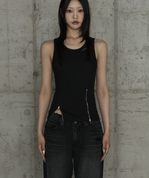 Unbal Panel Open Zipper Point Sleeve (Black)