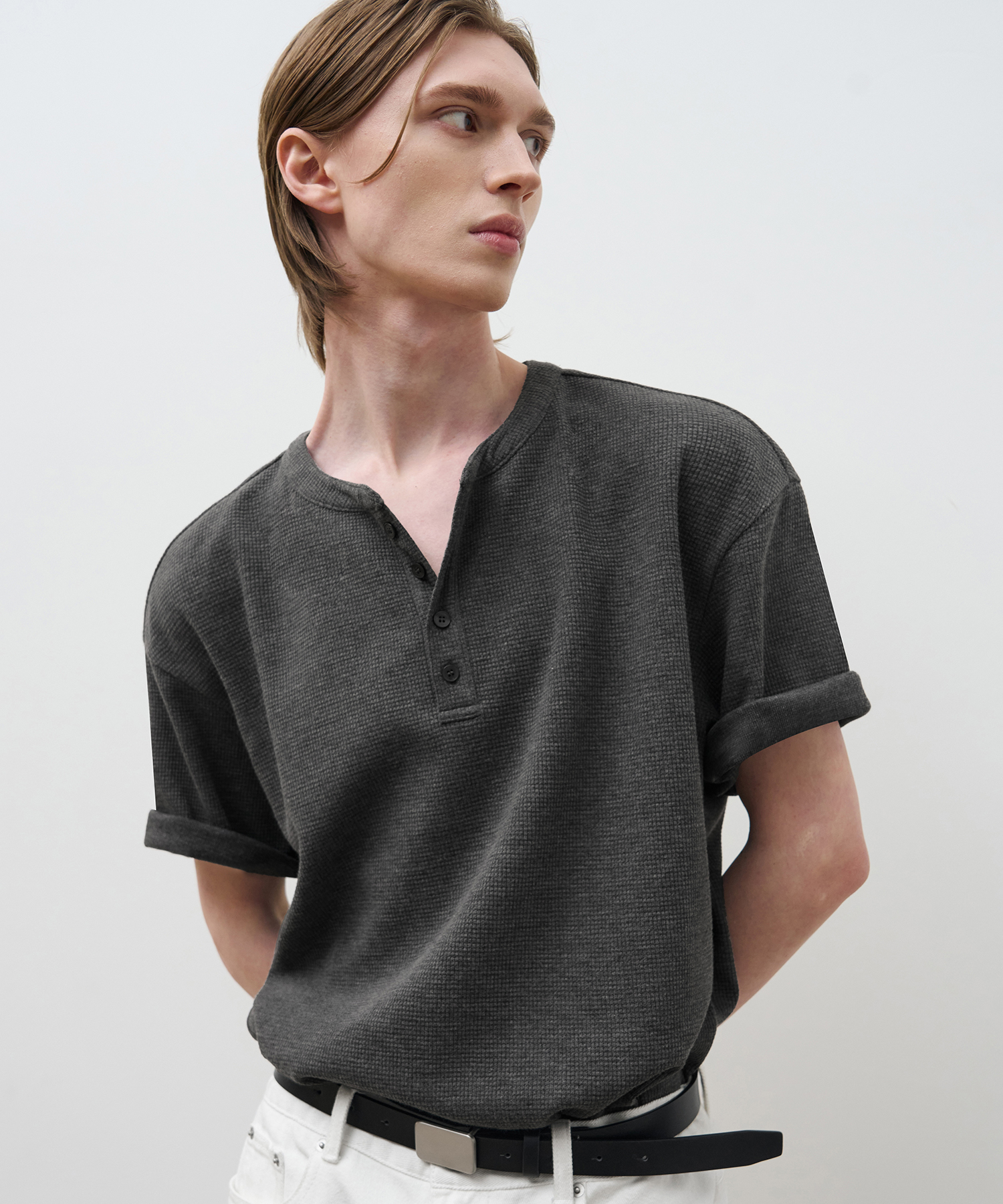 WAFFLE HELYNECK HALF T-SHIRT [CHARCOAL]