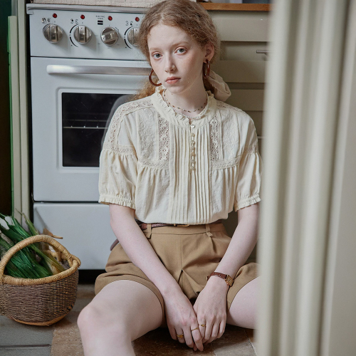 PM_Vintage lace trim blouse