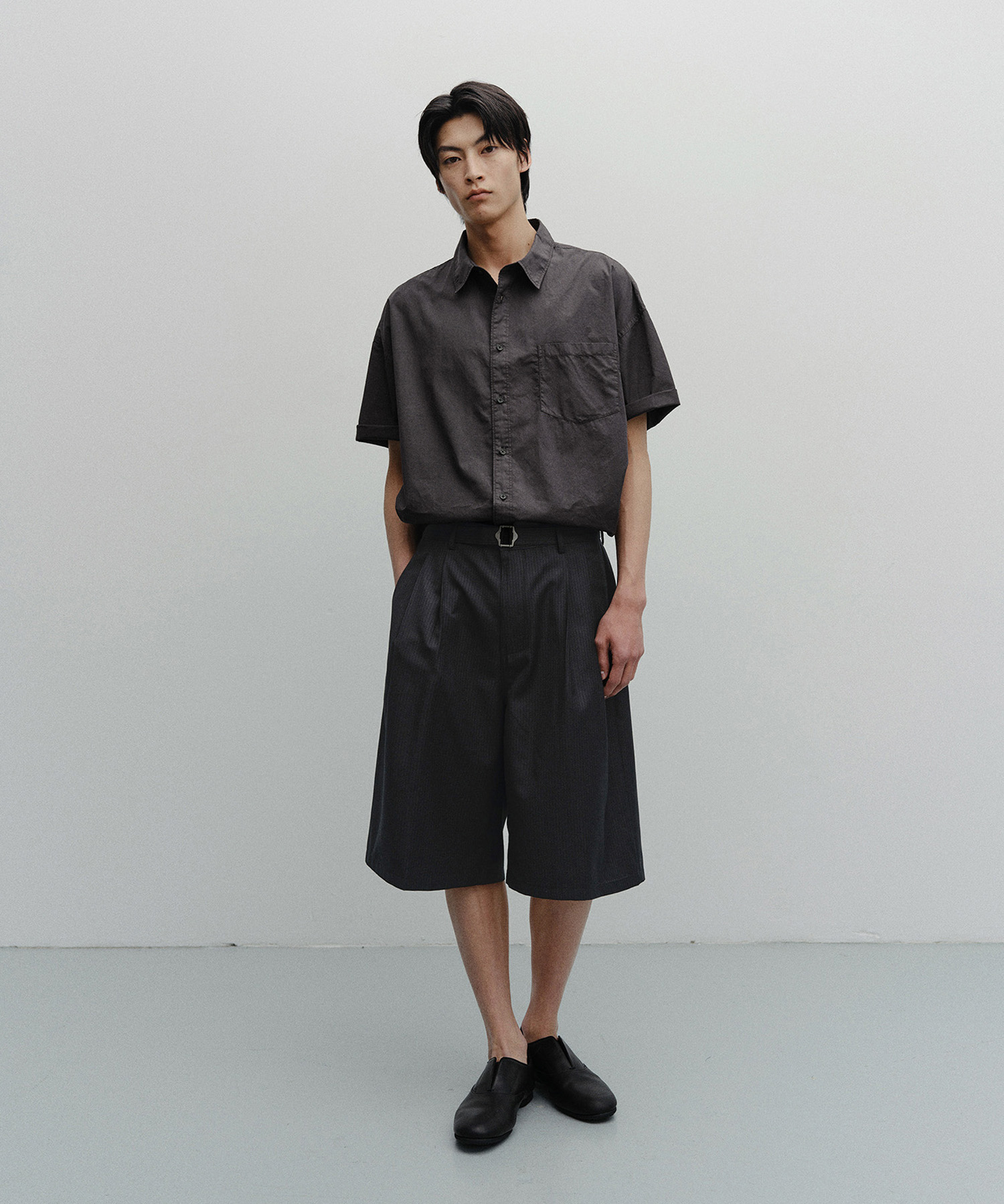 Hemingway Stripe Bermuda Pants (Black)