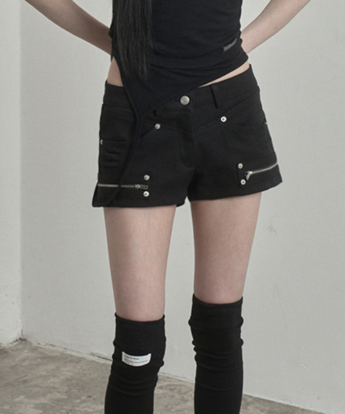Angled Seam Zip Shorts (black)