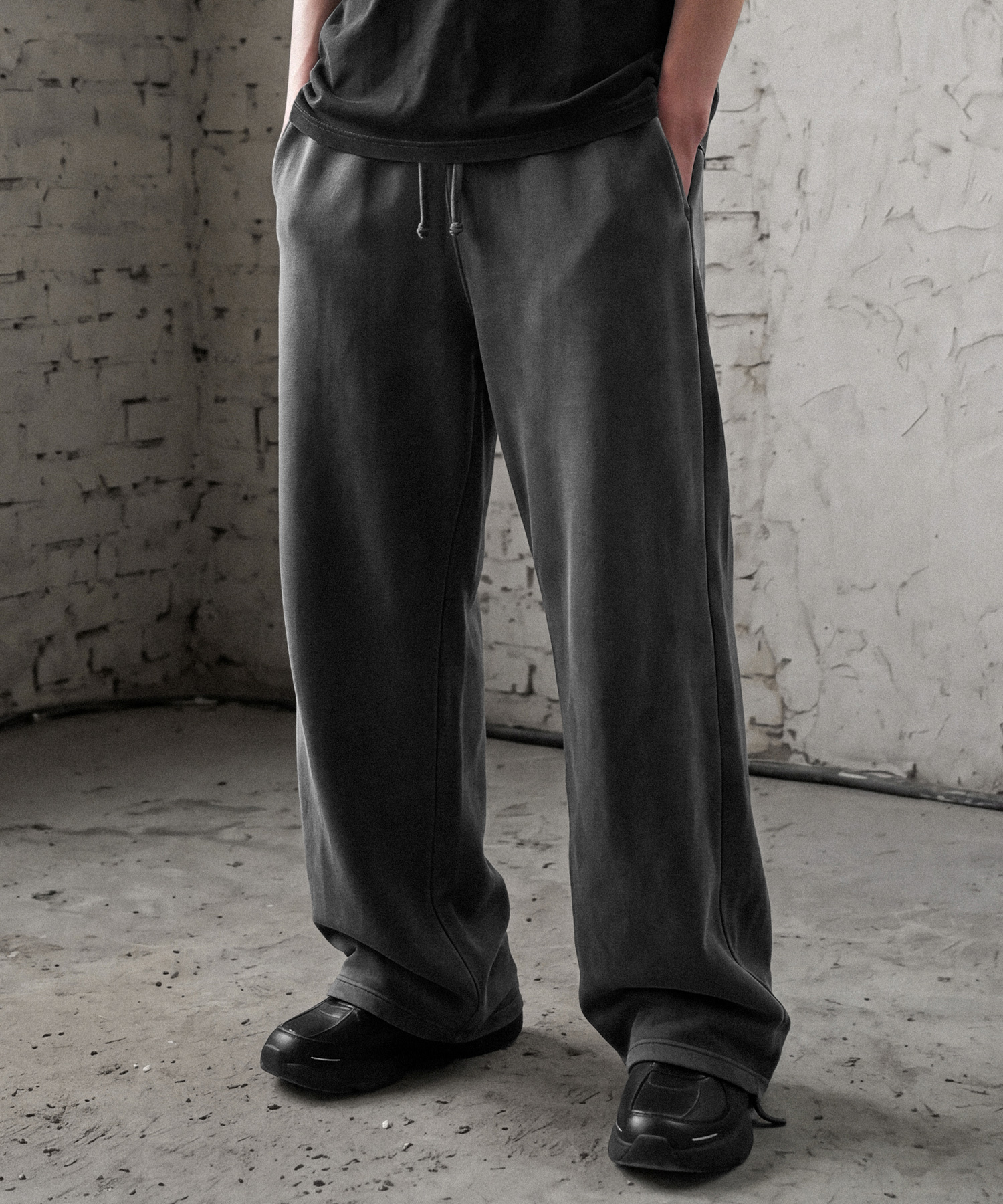 Свободные брюки пигментного окрашивания Dark Grey JULP6954
