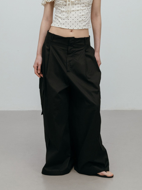 PINTUCK CARGO PANTS / BLACK