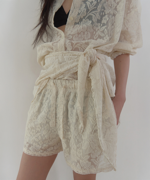FLORAL LACE BANDING SHORTS (IVORY)