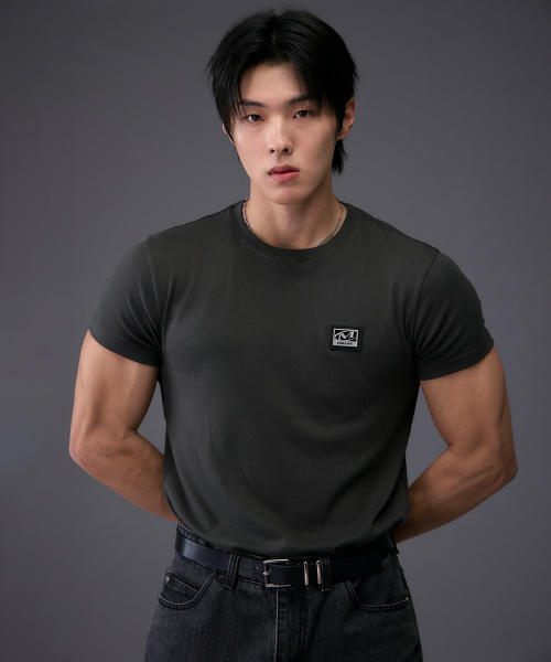 Футболка muscle fit с металлической бляшкой (KHAKI)