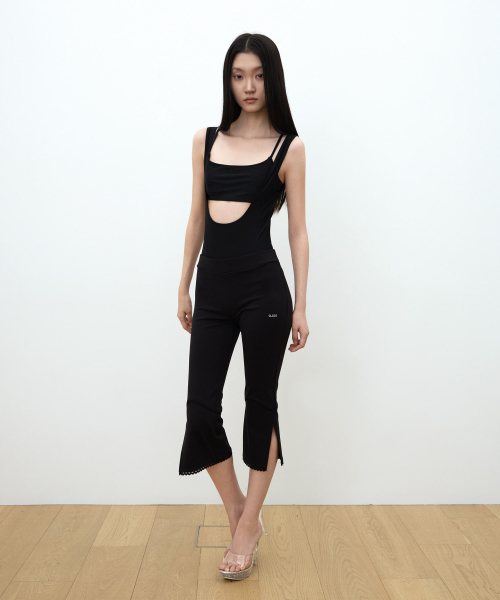 Side Slit Capri Leggings / Black