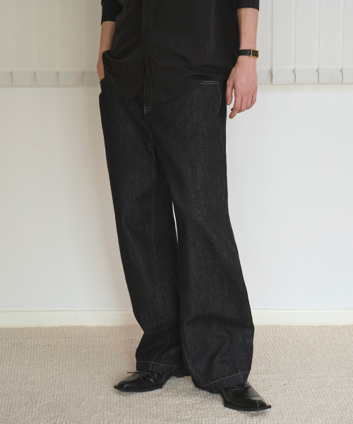 Black washed curved denim pants - BLACK