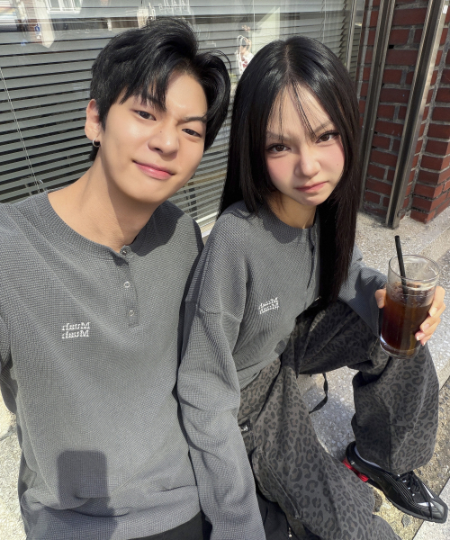WAFFLE PIGMENT HENLEY NECK LONG SLEEVE [CHARCOAL]