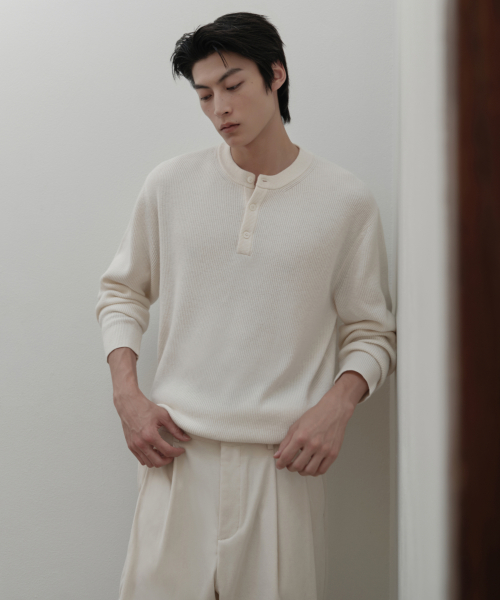 VICTORIA WOOL Minimal Ribbed Henley Neck Knit [Facial Creams]