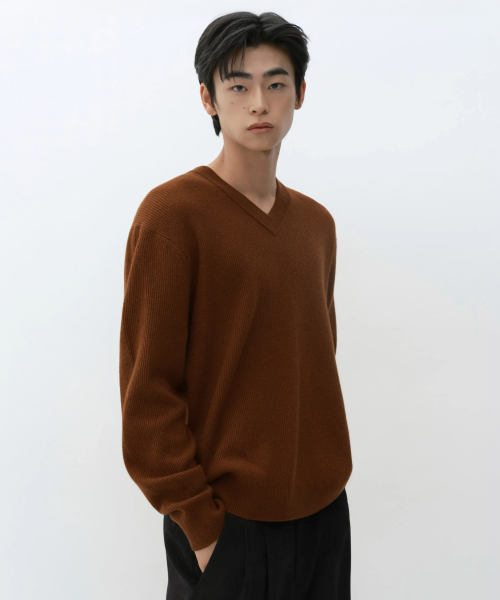 [빅토리아 울] 미니멀 리브드 브이 넥 니트