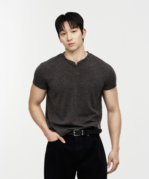 헨리넥 원버튼 머슬핏 숏슬리브