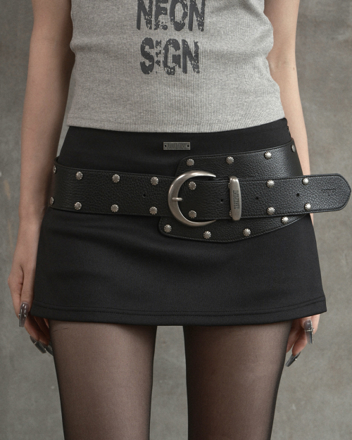 Curved Stud Belt (black)