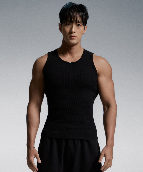모노로고 머슬핏 코튼 스판 슬리브리스 블랙