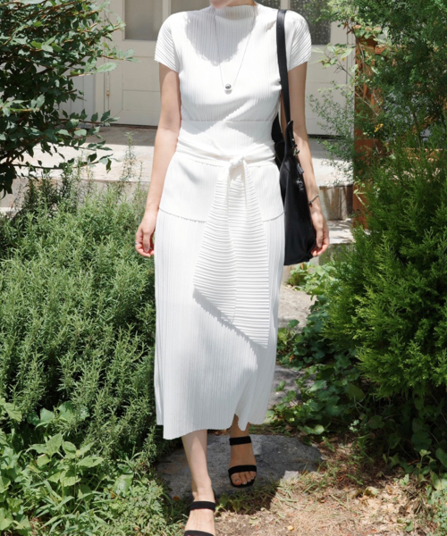 Wave Pleats Blouse&Skirt Set-up (Ivory)