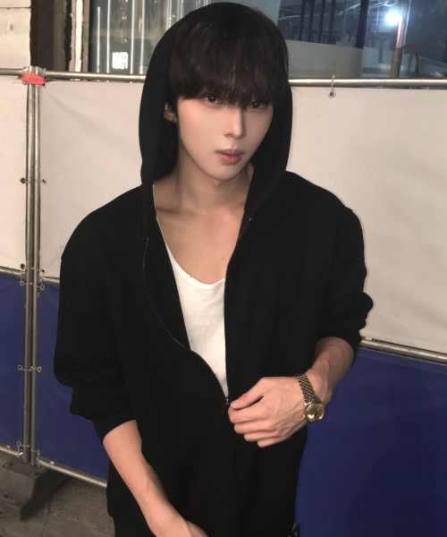 Black waffle-structured oversized black hoodie zip-up
