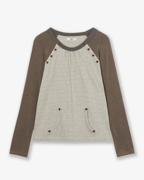 BUTTON SHIRRING POCKET TEE [BROWN]