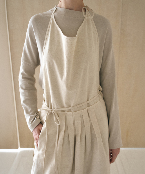 Low Tuck Apron Dress_2COLOR
