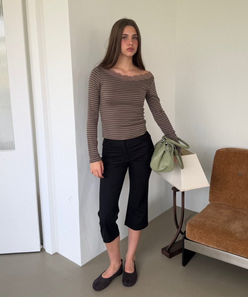SEMI FLARE CAPRI PANTS (BLACK)