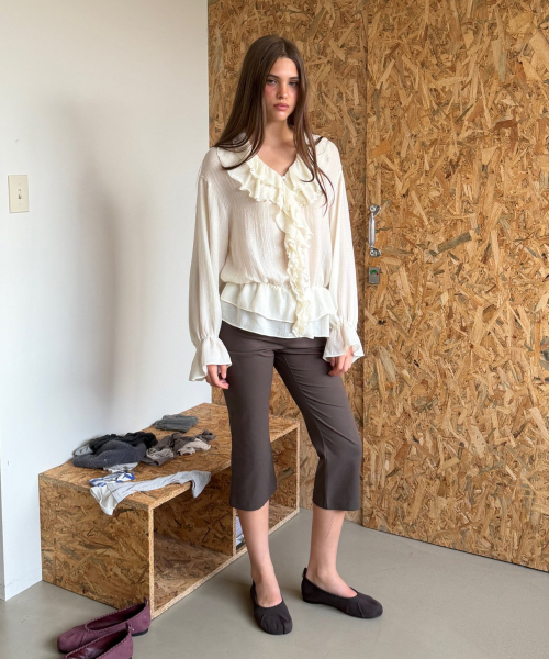 SEMI FLARE CAPRI PANTS (BROWN)