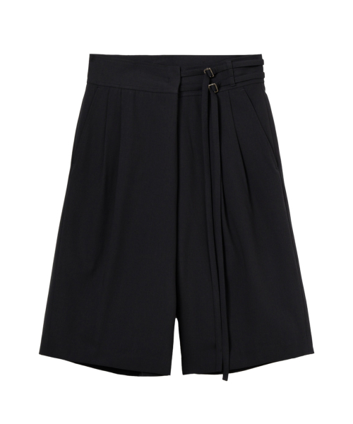 BELTED WRAP BERMUDA PANTS IN BLACK
