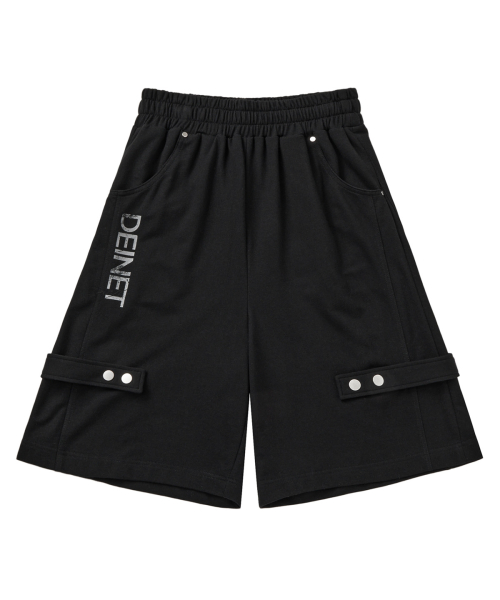 METAL DETAIL BERMUDA PANTS IN BLACK