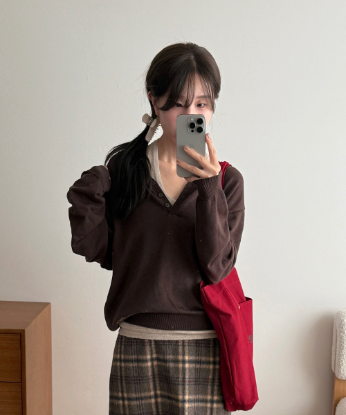 브이넥 버튼 니트_브라운