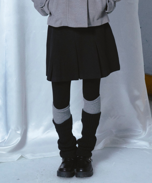 로긴 앤 로지 Pleats Skirt Black