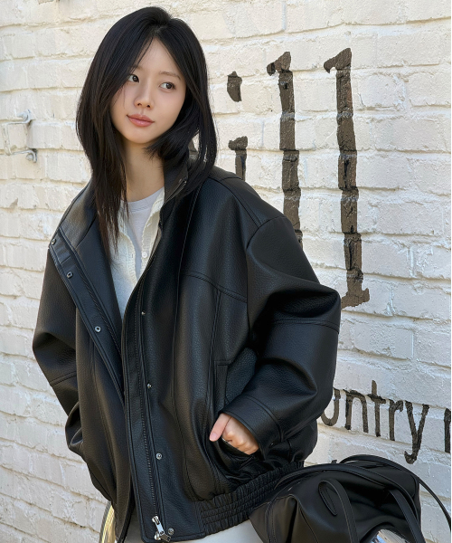 룩캐스트 레더 하이넥 점퍼_블랙 / LEATHER HIGH NECK JUMPER_BLACK