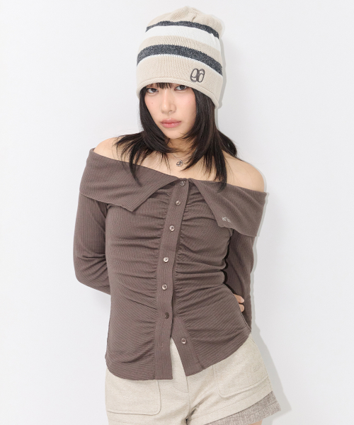 LUCIE SHIRRING OFF SHOULDER TEE / BROWN
