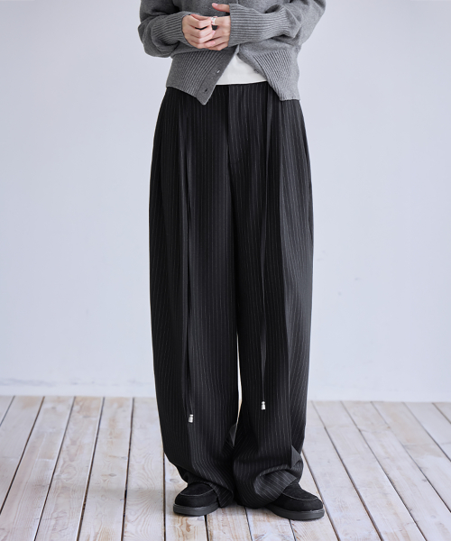 Curved Over Pintuck Stripe Slacks, BLACK