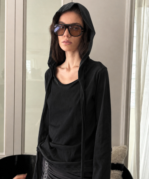 HOODIE SCARF RAW CUT T-SHIRT-BLACK