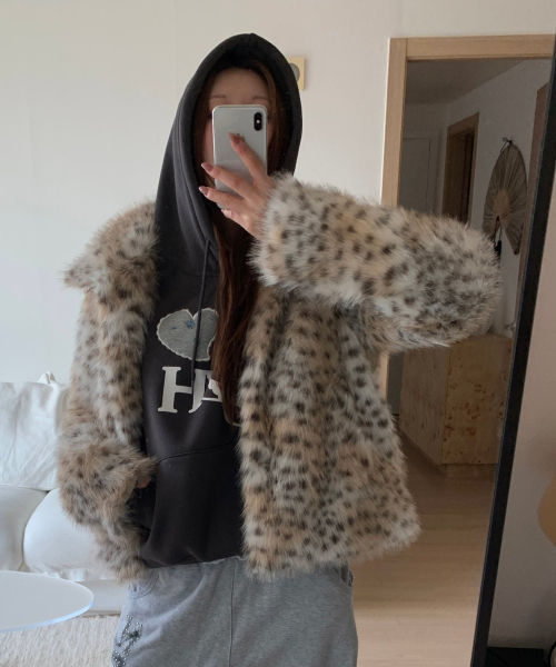 유희 SHORT FUR JACKET_BEIGE