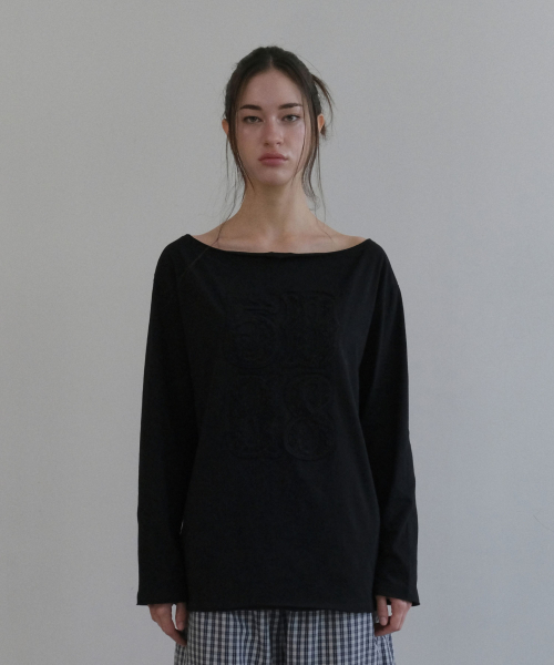 APPLIQUE LONG SLEEVE T-SHIRT [BLACK]