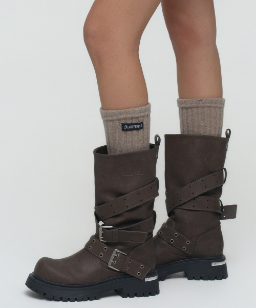 러스크 숏 스트랩 슬라우치드 부츠_브라운 Rusk Short Strap Slouched Boots_Brown