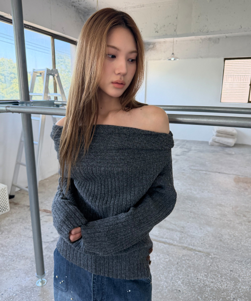 Button Off Shoulder Knit [Charcoal]