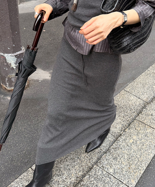 CLASSIC H-LINE KNIT SKIRT (CHARCOAL)