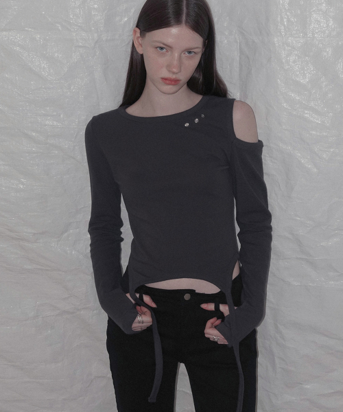 Jeuaen Eyelet Strap Slit Long Sleeve T Shirt_Charcoal