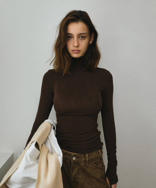 Syueol High-Neck Wool Warmer Tee (Brown)